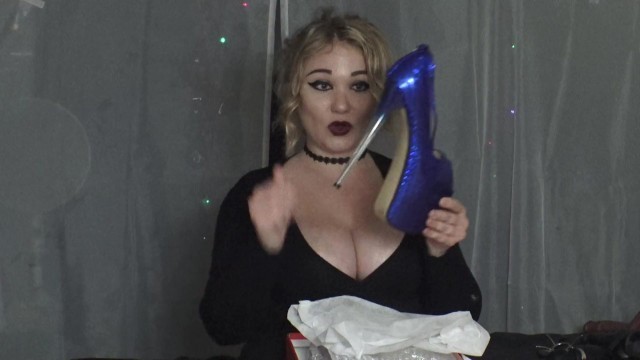 Unboxing Video 13-10-2019 - Stripper Heels, Costumes & Nipple Slips !